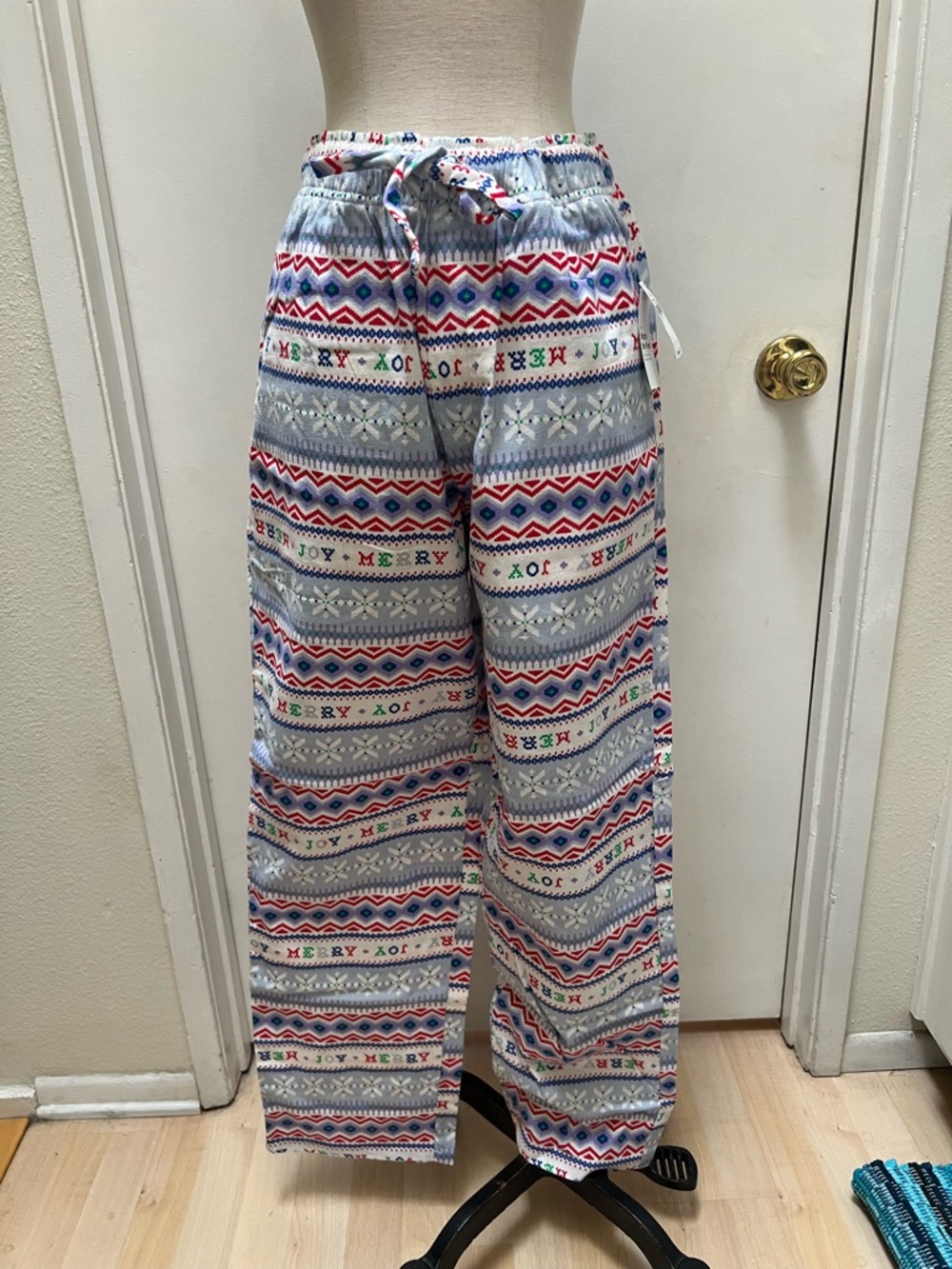 Old Navy Gray, Red & Blue Holiday Print Pajama Pants